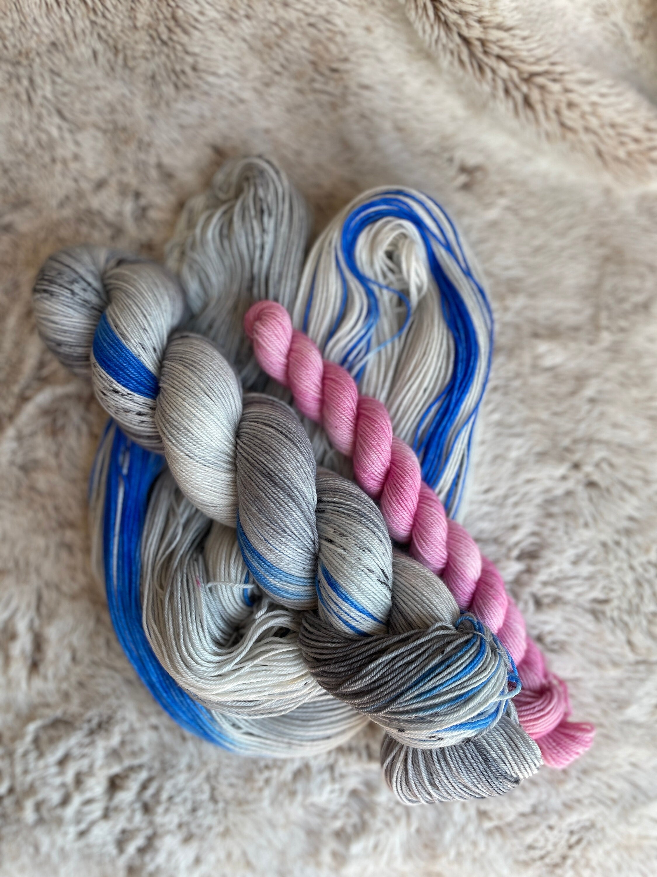 Here Kitty Kitty, Gray, bright blue superwash merino wool