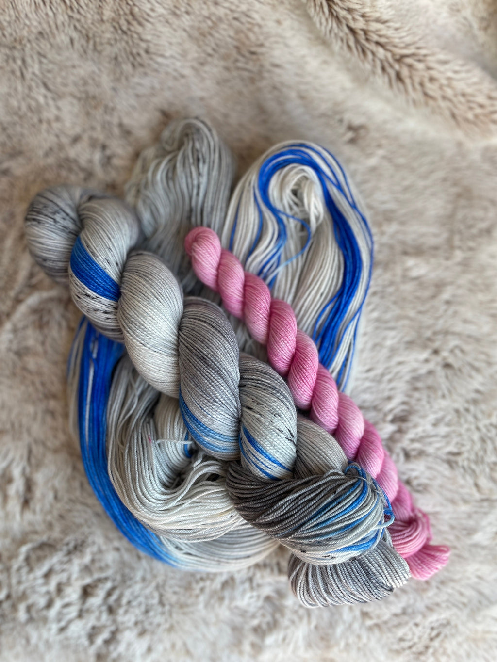 Here Kitty Kitty, Gray, bright blue superwash merino wool
