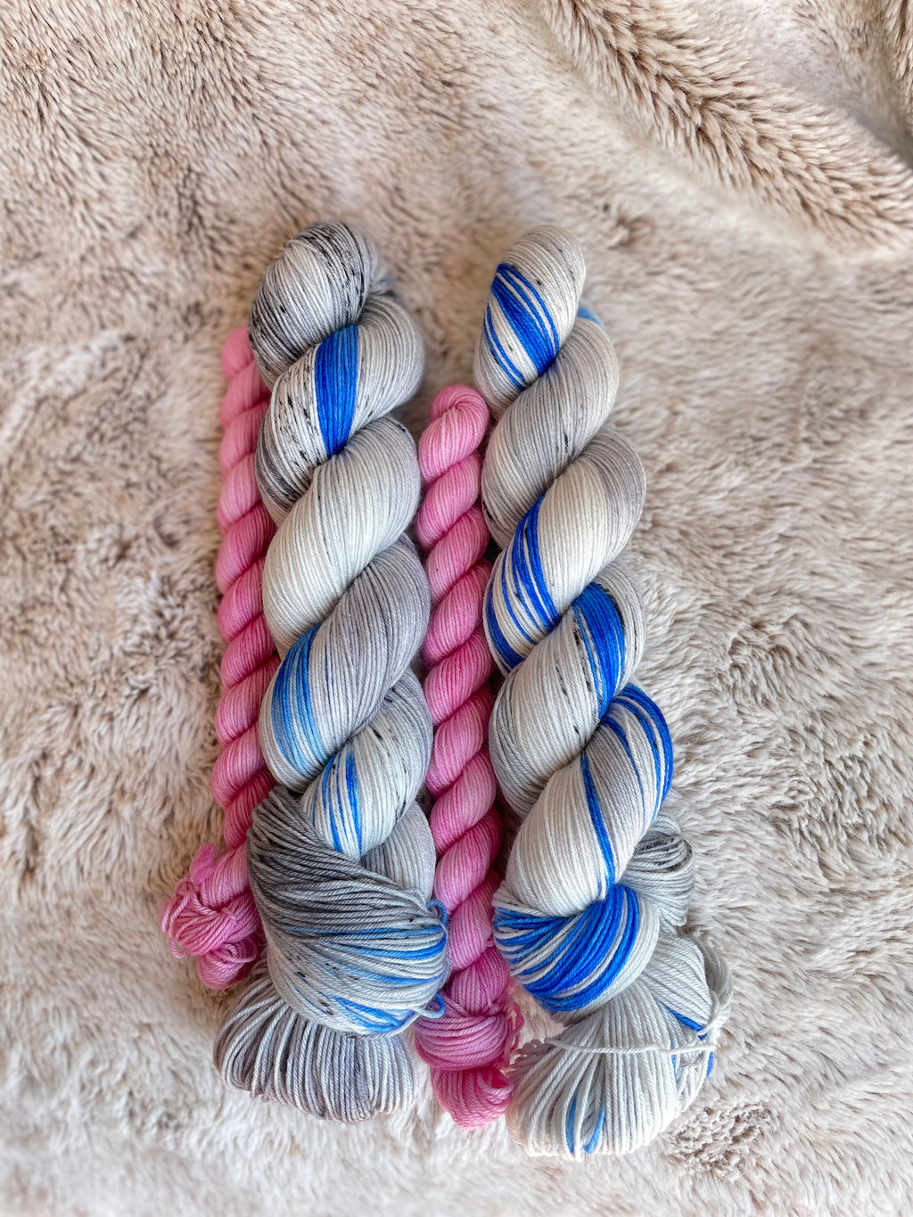 Here Kitty Kitty, Gray, bright blue superwash merino wool