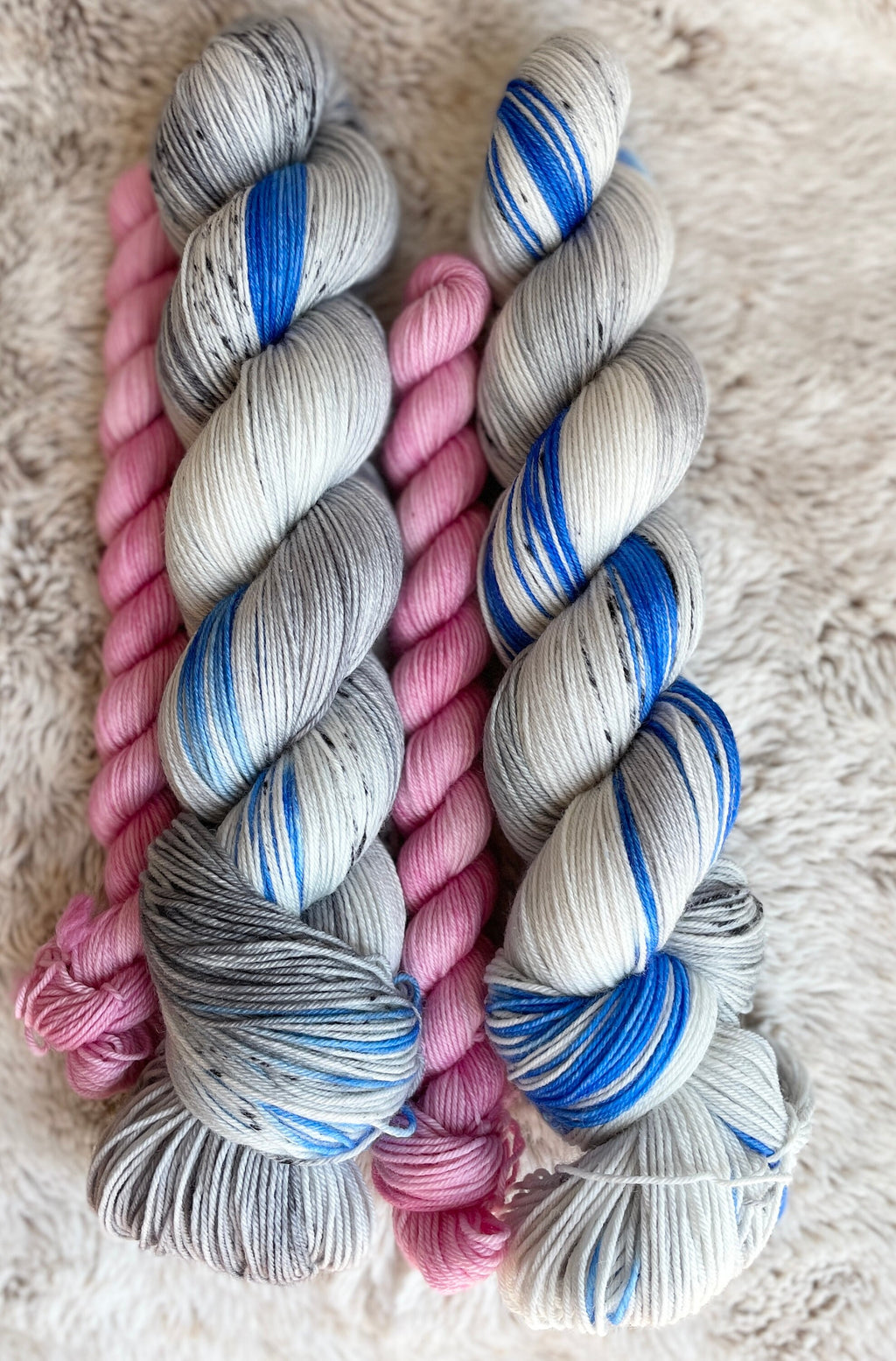 Here Kitty Kitty, Gray, bright blue superwash merino wool