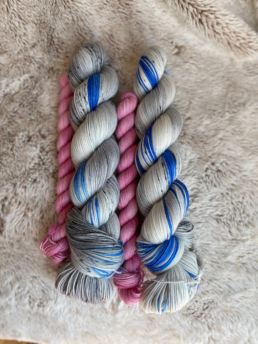 Here Kitty Kitty, Gray, bright blue superwash merino wool