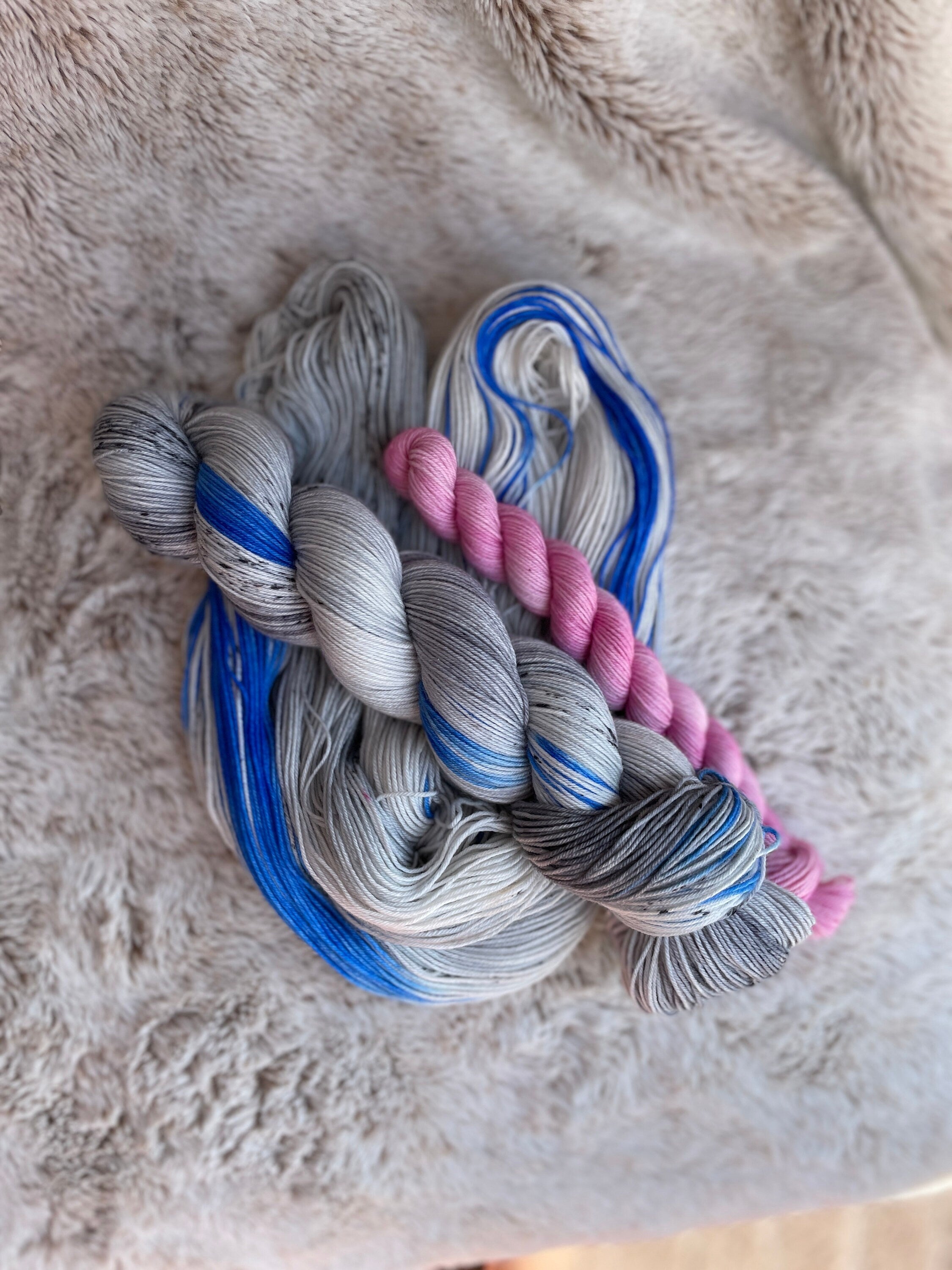 Here Kitty Kitty, Gray, bright blue superwash merino wool